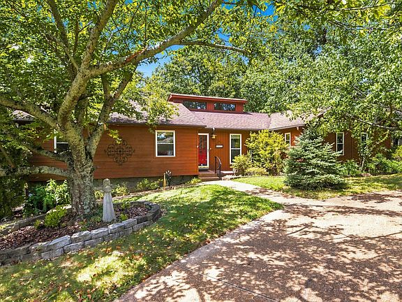 4th image of 1405 Robert E Lee Ln