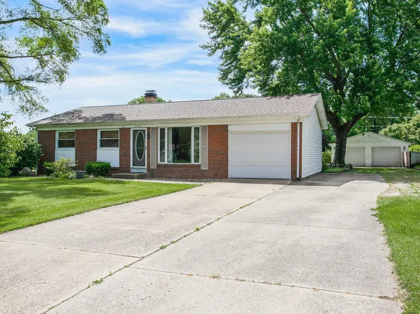 24750 Lancer Dr, South Bend, IN 46619