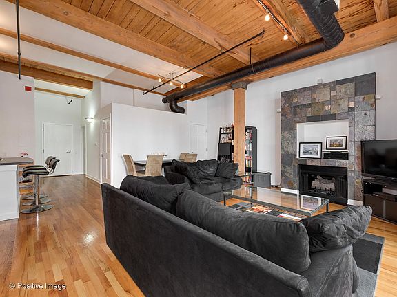 3rd image of 728 W Jackson Blvd APT 823