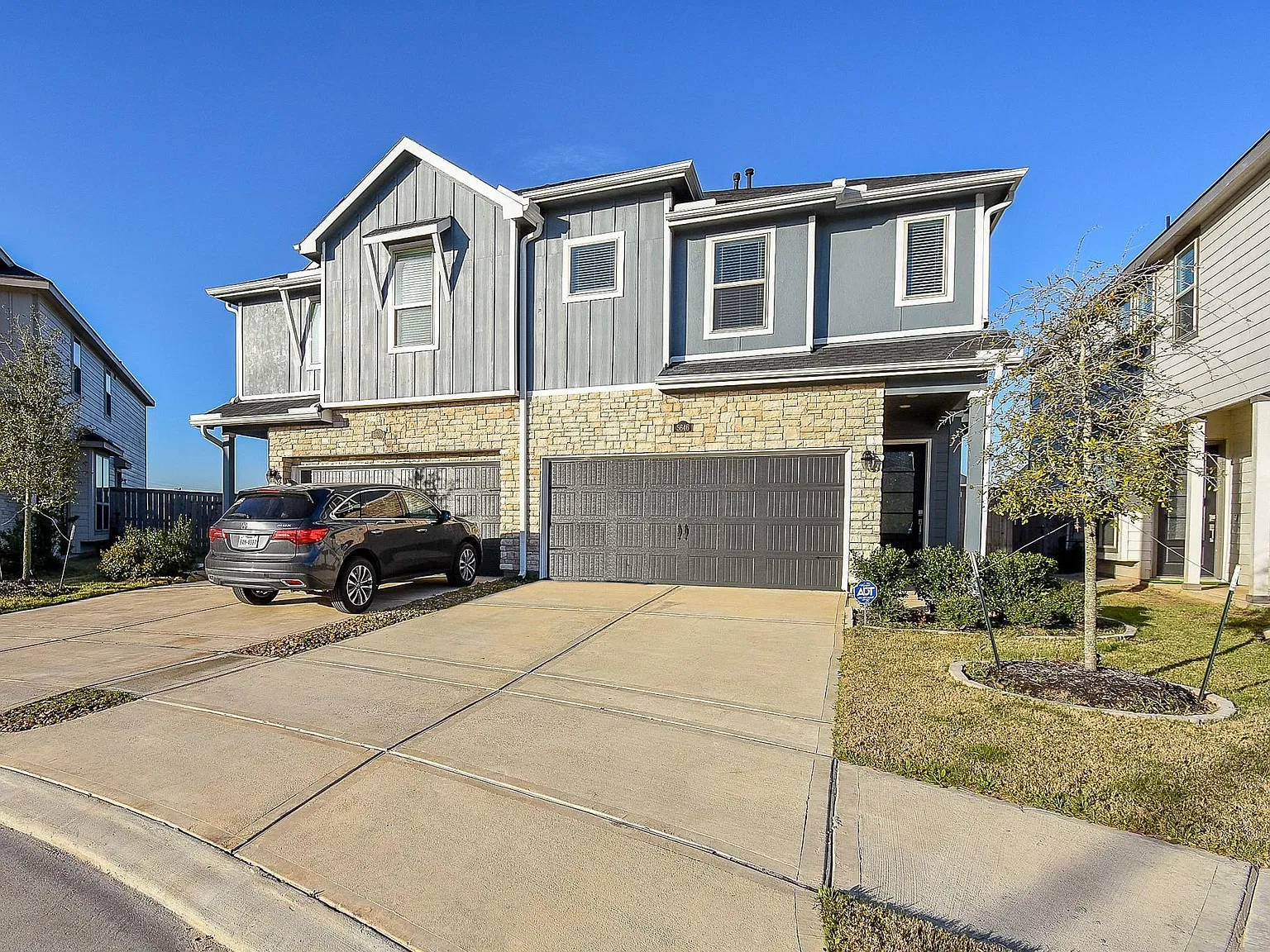 3 bed, 2.5 bath, 1950 sqft, $2,350 — Photo 2