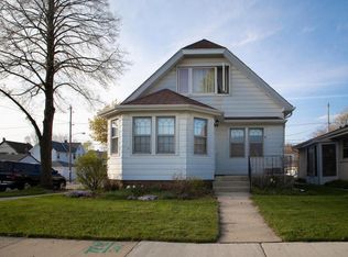 3902 E Munkwitz Ave, Cudahy, WI 53110