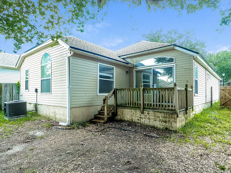 1126 E Brookwood Bluff Rd — Photo 19