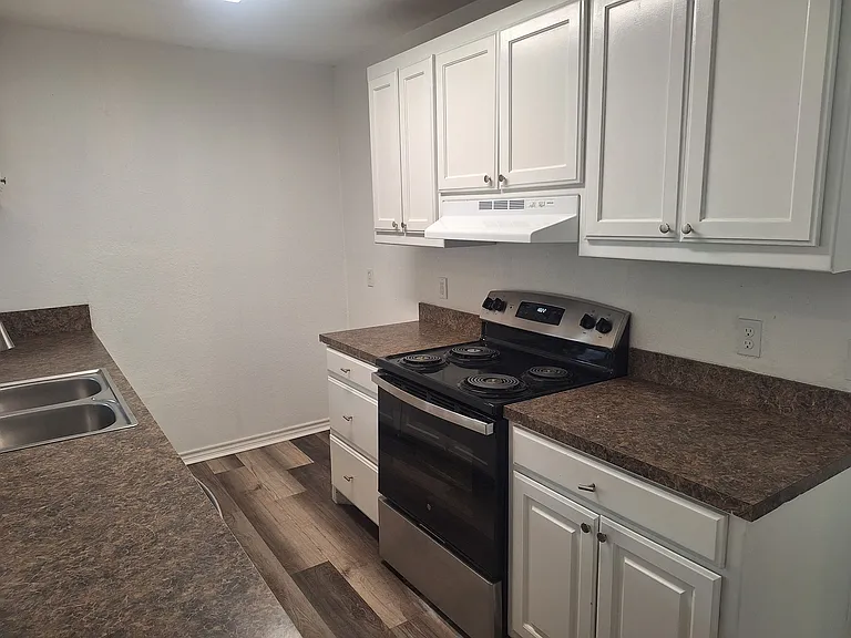 2621 Lee Ave — Photo 7