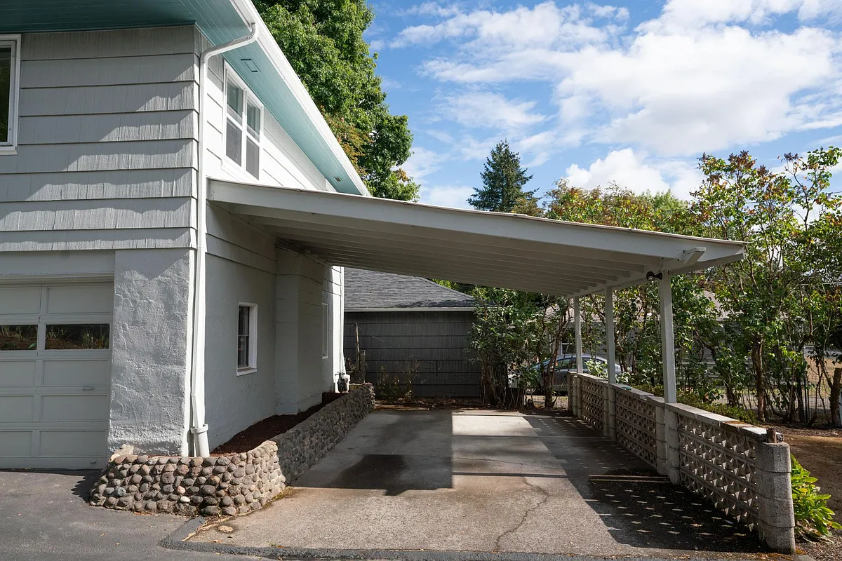 Photo 2 of 35 - 5503 SE Malden Dr - Portland, OR COVERED CARPORT - 5503 SE Malden Dr
