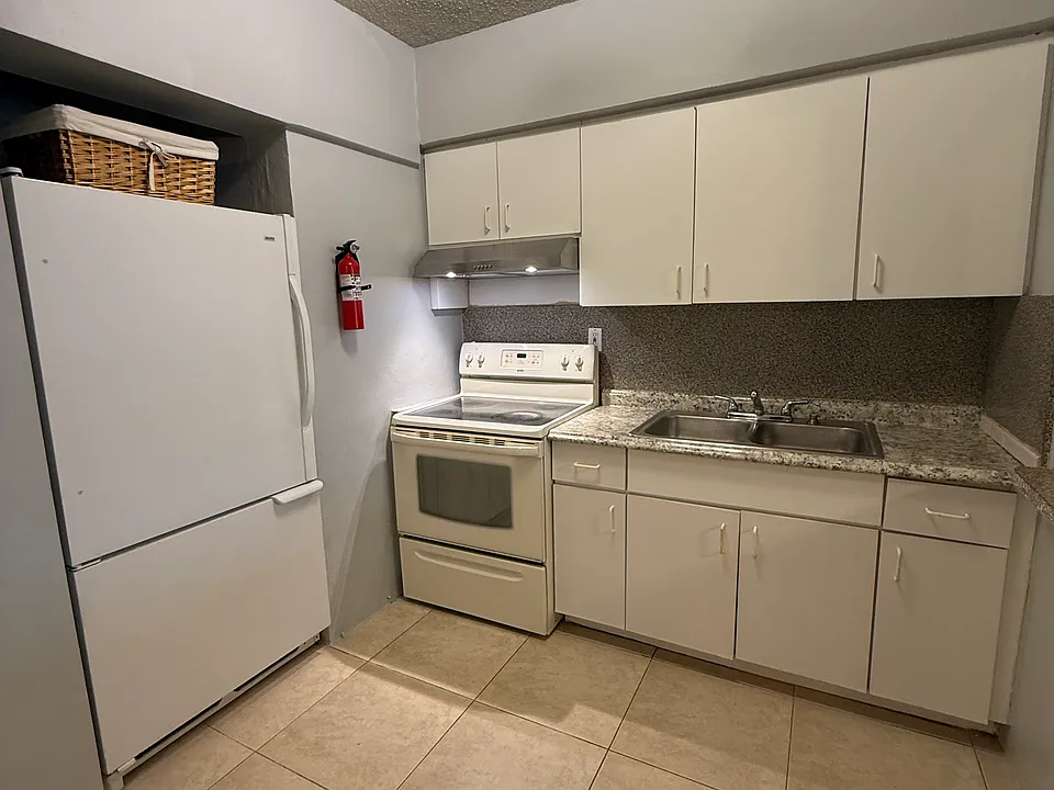 662 NE 132nd St