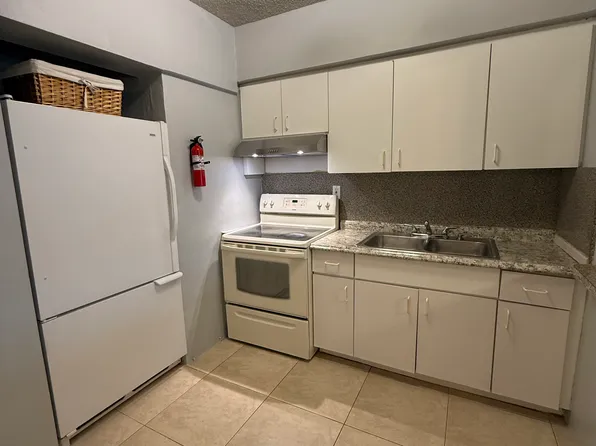 662 NE 132nd St, North Miami, FL 33161