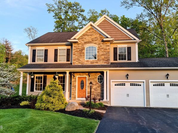 17 Stone Crest Drive, Mechanicville, NY 12118