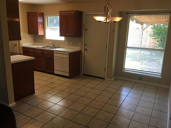 3rd image of 3934 Purdue Ln