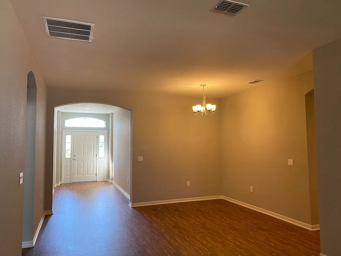 4 bed, 3.0 bath, 2487 sqft, $2,450 — Photo 4