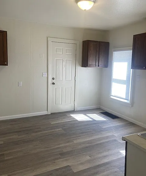627 Fairholm Ave — Photo 4