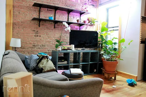 Rented by Rennit Inc. | media 21