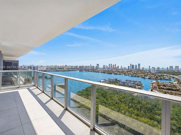 3rd image of 16385 Biscayne Blvd #2920