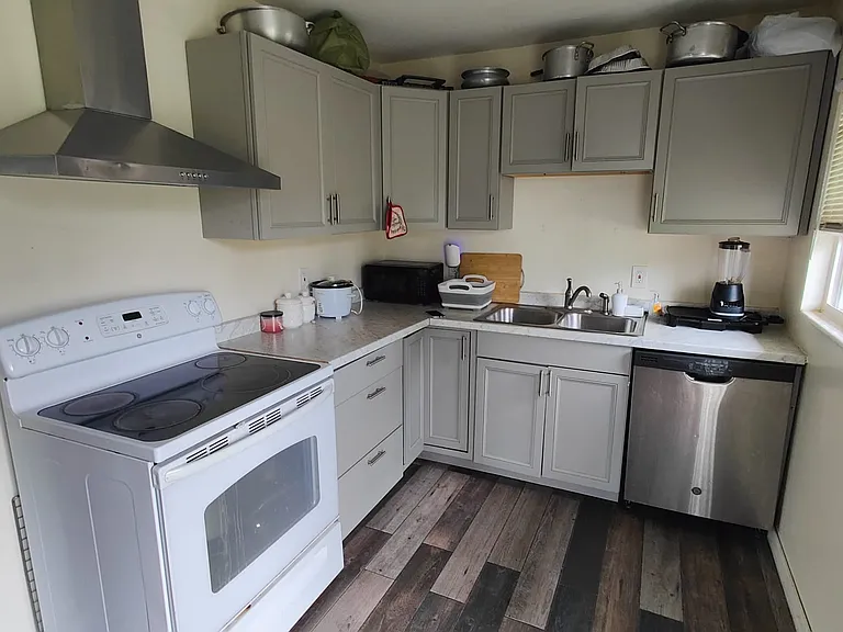 2600 N Beaumont Ave — Photo 4