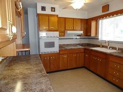 3rd image of 1527 Lincoln Dr