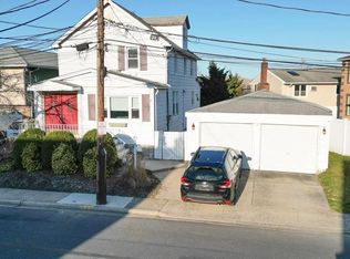 292 Plain Ct, Franklin Square, NY 11010