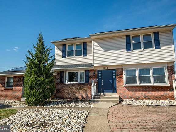 2nd image of 1087 Roberts Rd