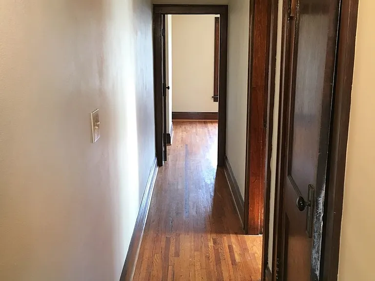 431-433 E Tompkins St — Photo 16