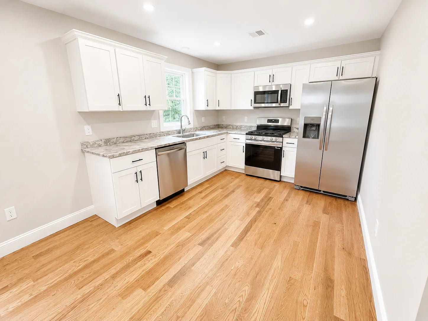 3 bed, 1400 sqft, $3,350 — Photo 4