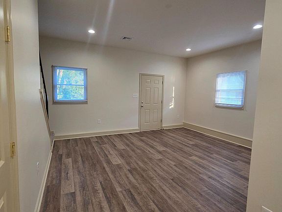 4th image of 147 S Main St #2