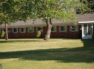 2736 Golf Course Dr, Marlette, MI 48453