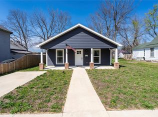 607 E Delaware St, Siloam Springs, AR 72761
