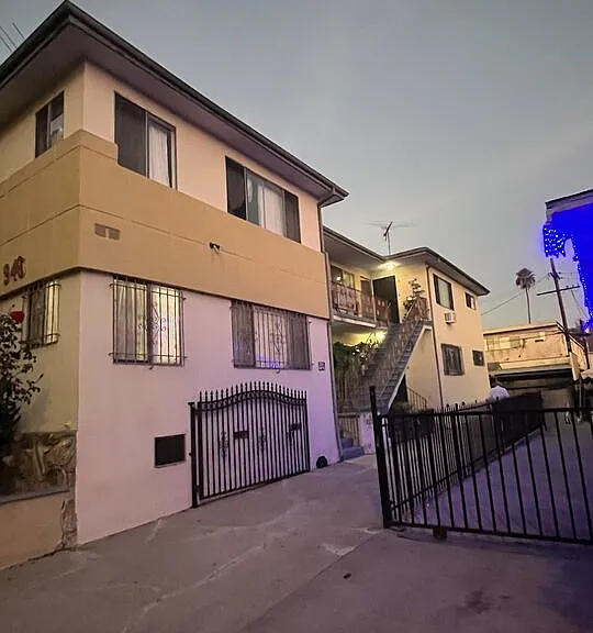 946 S Kingsley Dr #3 — Photo 1