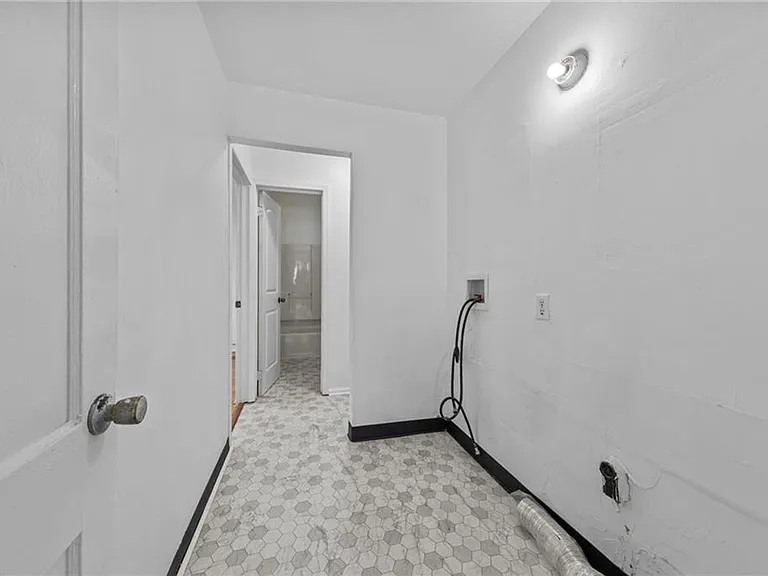 735 Bold St — Photo 16