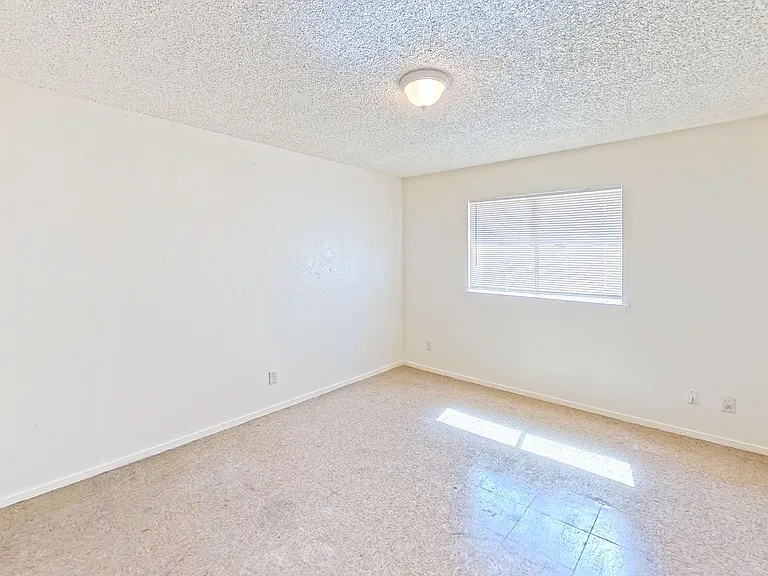 4405 N Dante Ave — Photo 10