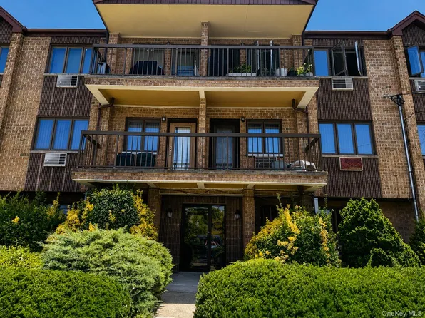 64-17 72nd Street #1D,, Middle Village, NY 11379