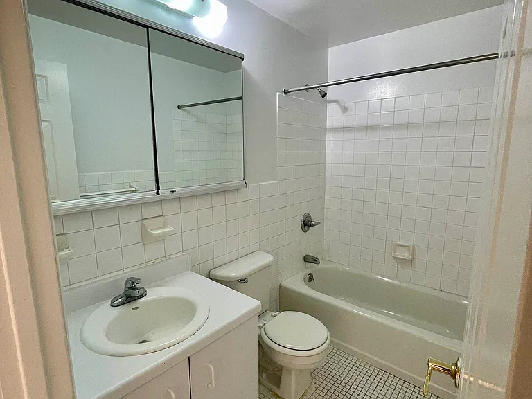 31-15 30th St #1R — Photo 10