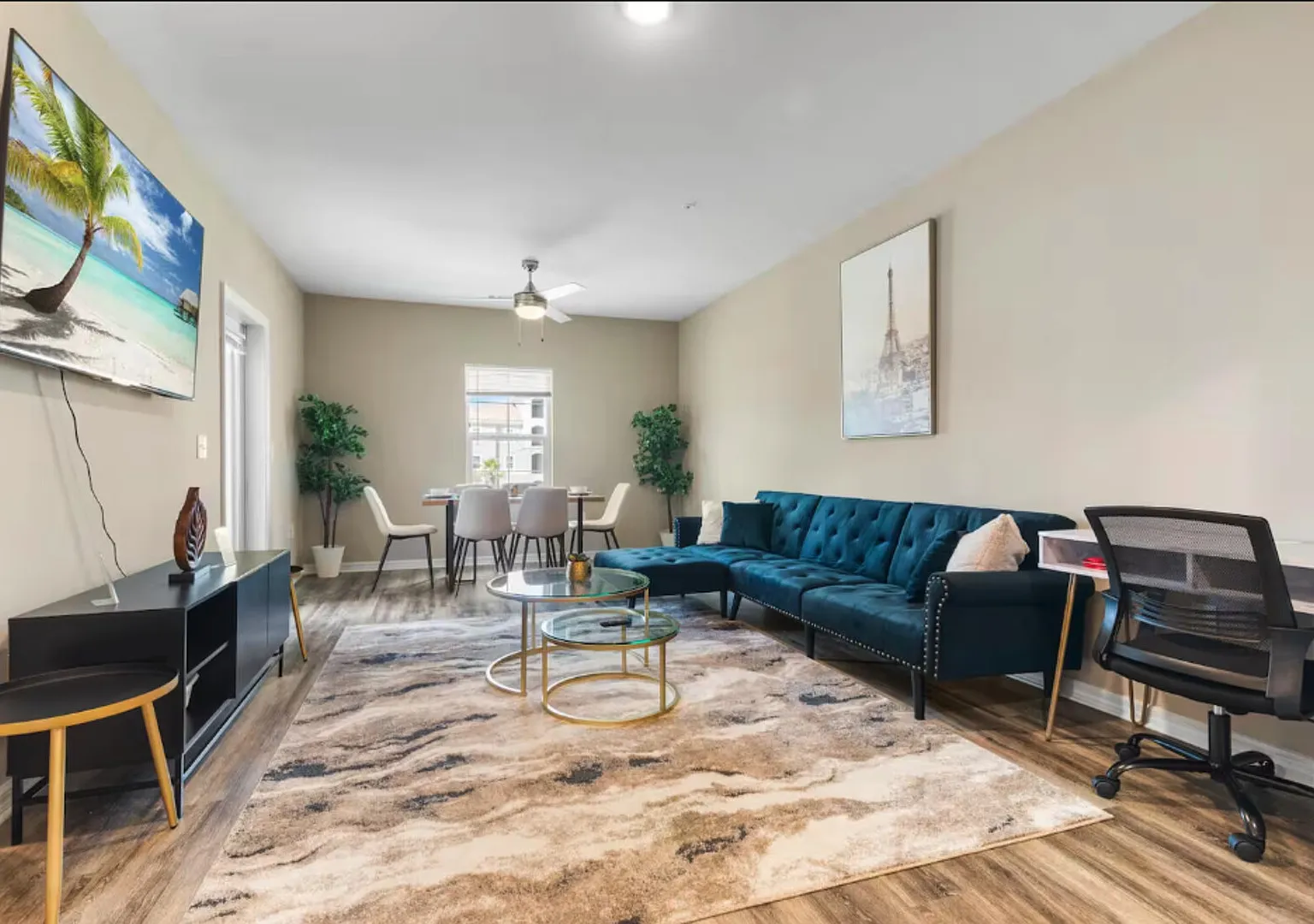 Sophisticated 3BD/2BA Retreat: Pool, Gym, Laundry — Photo 4