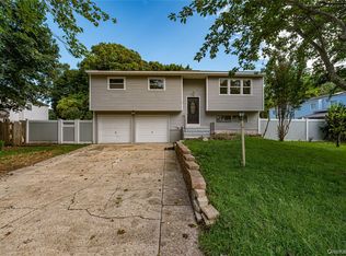 5 Durst Dr, Selden, NY 11784