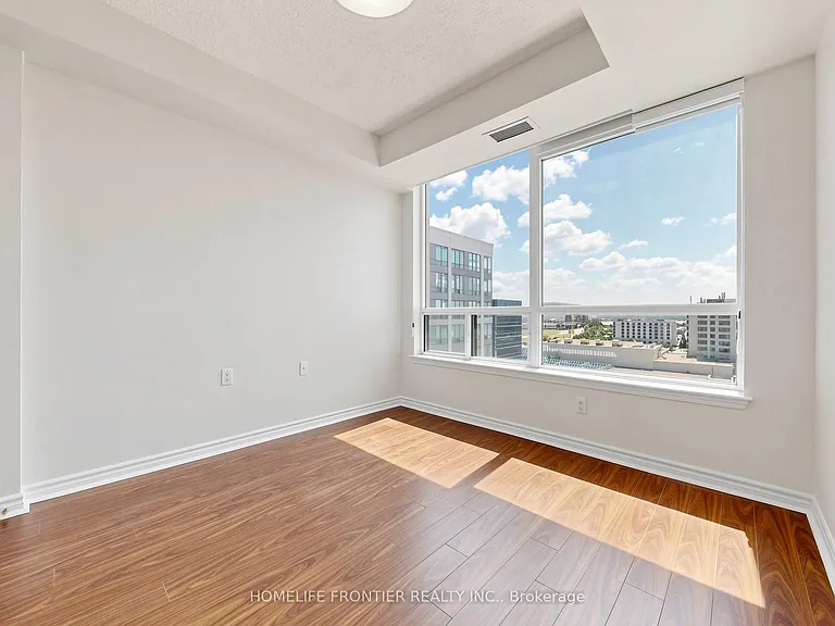 9017 Leslie St #LPH117 — Photo 12