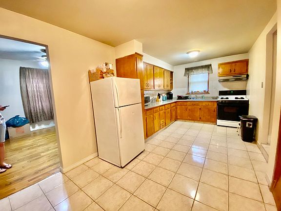 3rd image of 113 Malcolm Ave #111
