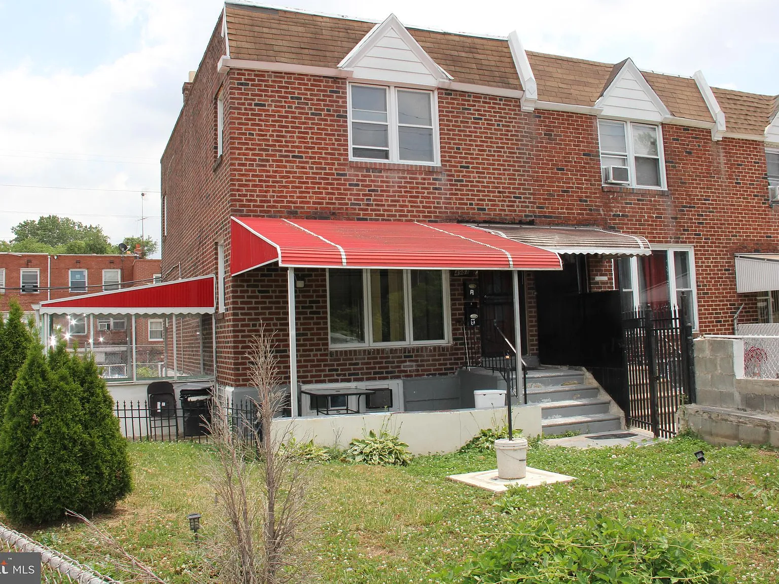 3 bed, 1.5 bath, 1406 sqft, $1,700 — Photo 2