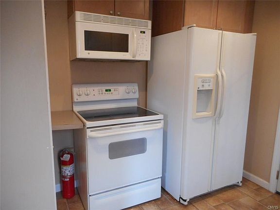 3rd image of 2 Chestnut St