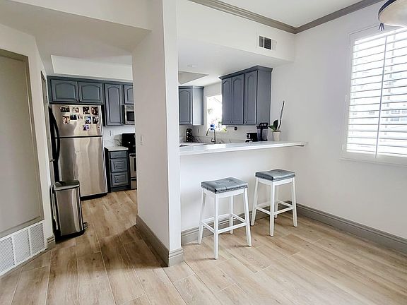 4th image of 384 Redondo Ave Unit 203