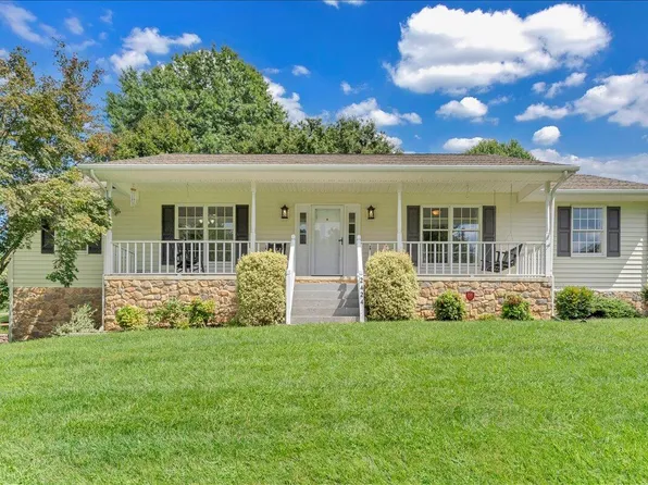 2424 Olde Salem Dr, Salem, VA 24153