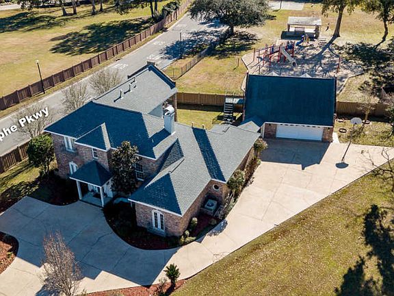 3rd image of 101 Troon Dr