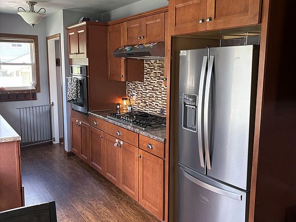 5th image of 309 W 12th St