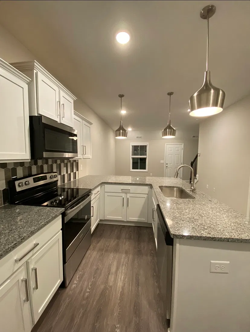 1040 Glenkirk Drive - H — Photo 3