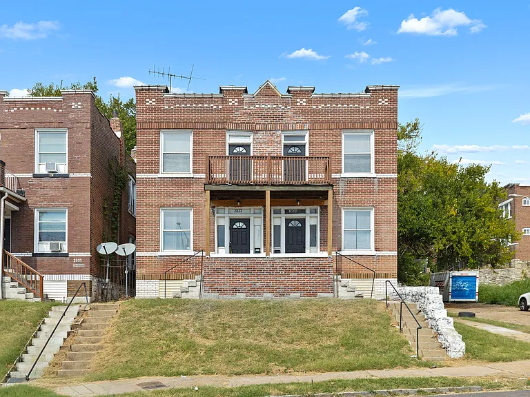 2833 Miami St — Photo 1