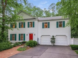 252 Farm Meadow Ln, Cheshire, CT 06410