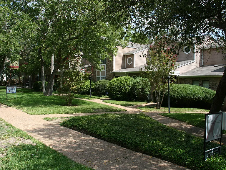 3601 Lawton Ave #9 — Photo 1