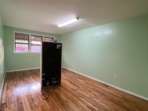 4th image of 445 Torry Ave Floor 2