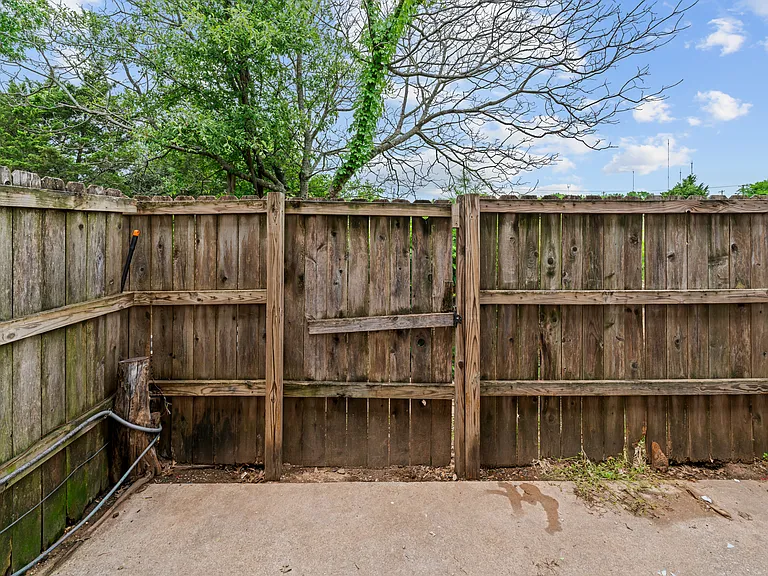 Little Creek Apartments — Photo 41