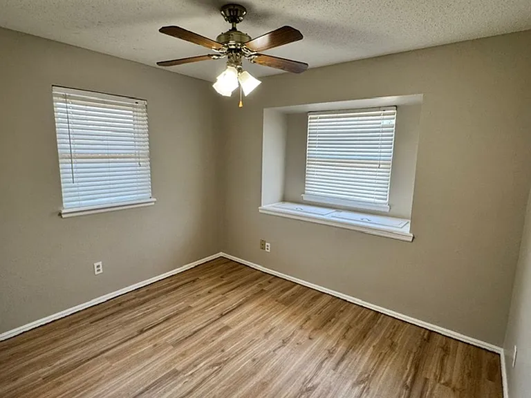 2204 Edgewood Dr — Photo 19
