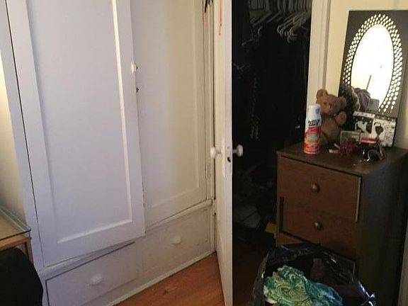 3rd image of 915 W Oakdale Ave APT F2