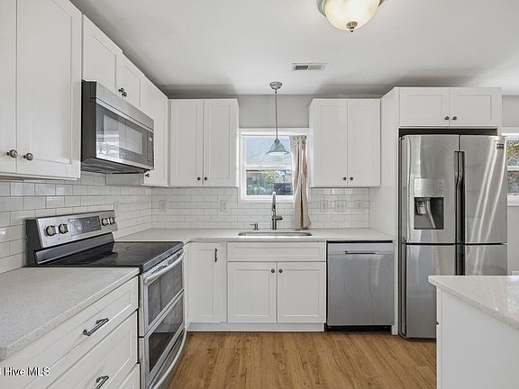 3rd image of 1329 Avon Court