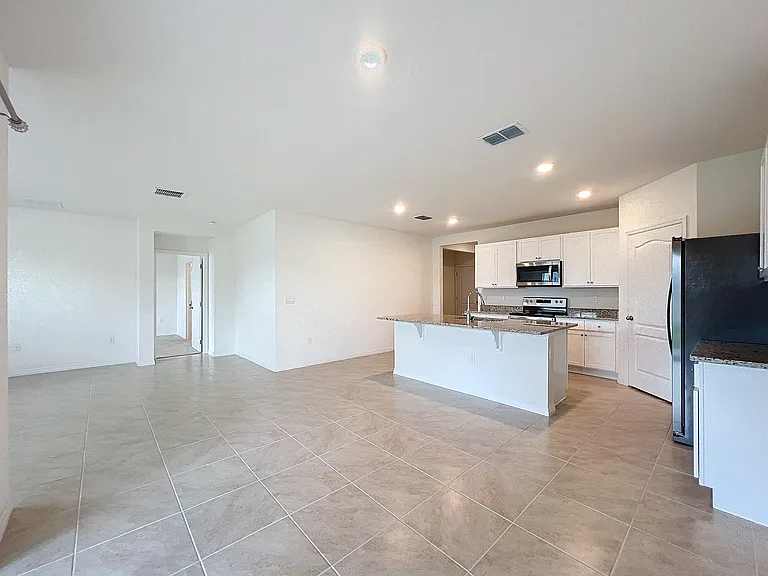 1043 Cascade Dr — Photo 12